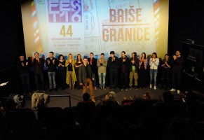 Ekipa filma "Pored Mene" na poklanjanju publici u bioskopu Ušće Cineplexx, poklon Stevan Filipović, reditelj