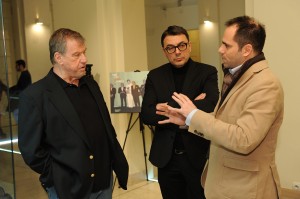 Džon MekTirnan, Jugoslav Pantelić i Marjan Vujović u razgledanju zgrade Jugoslovenske kinoteke u Uzun Mirkovoj
