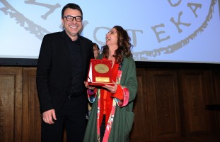 Jugoslav Pantelić uručio Viktoriji Abril nagradu Zlatni pečat